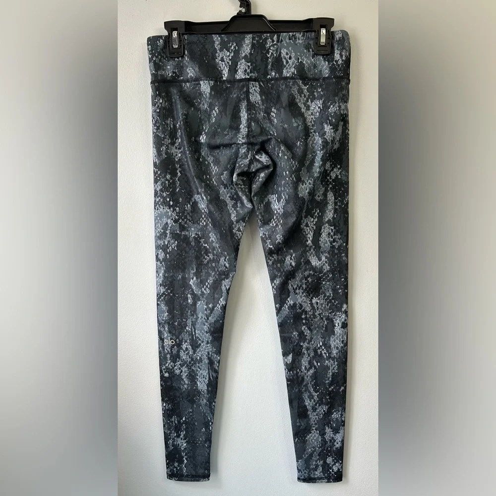 Alo Yoga Airbrush Full Length Leggings Black/Gray Python Snake Women’s Sz Small
